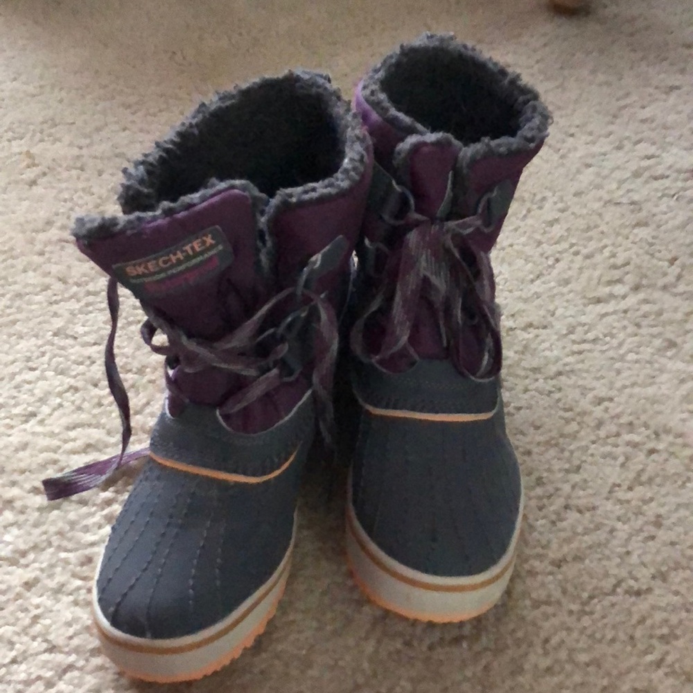Snow boots